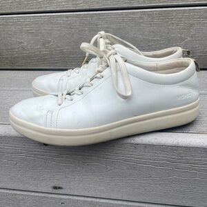 Vionic White Paisley Leather Sneakers Shoes Gold accents Sz US 8.5